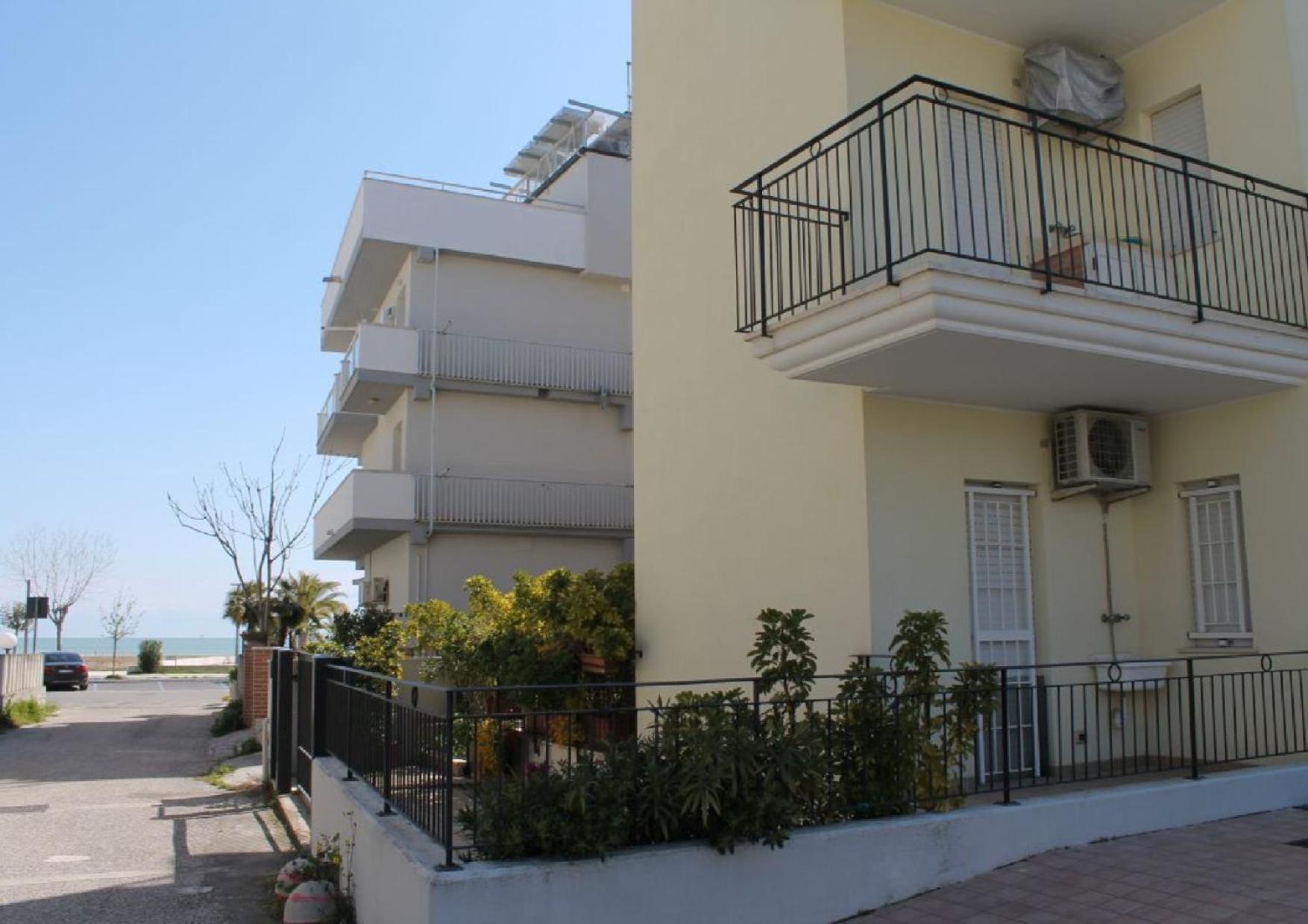 Apartmán Lungomare Sud Alba Adriatica Exteriér fotografie