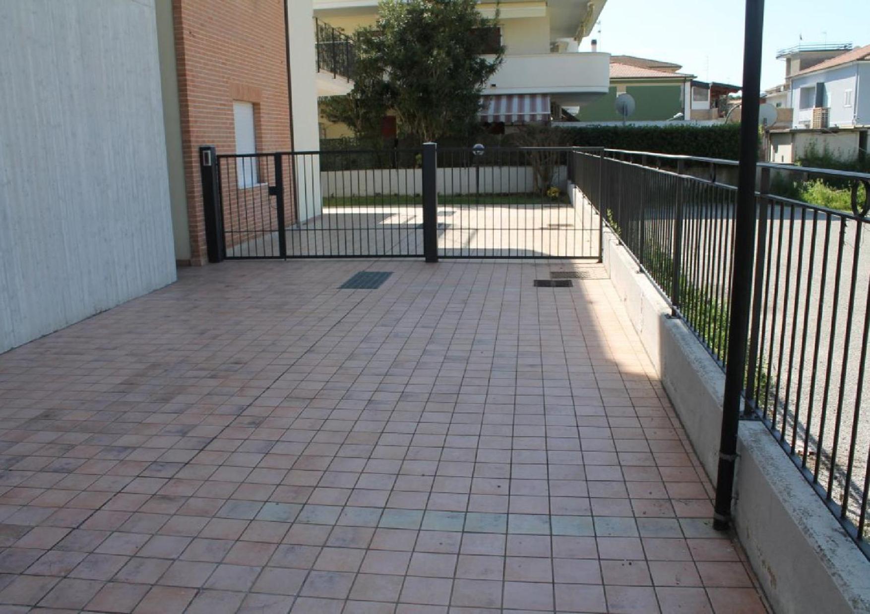 Apartmán Lungomare Sud Alba Adriatica Exteriér fotografie